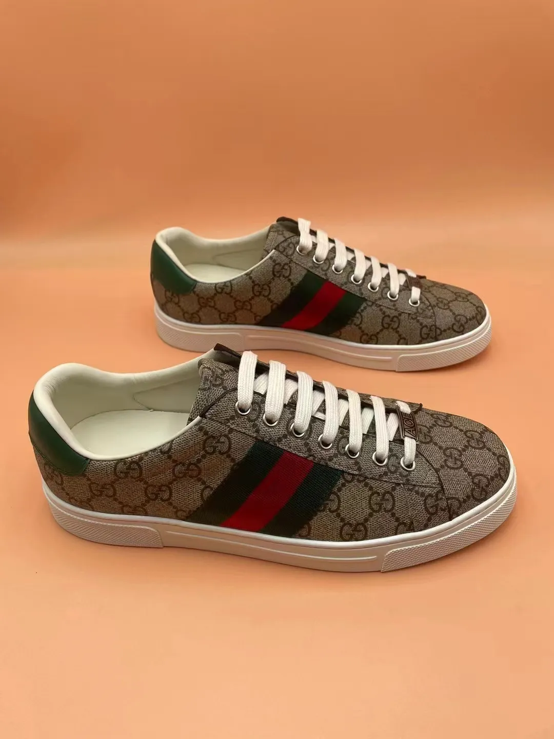 Men's Men's Shoes Men's Men's 💰380 new men's shoes GUCCI [Lightning] latest shoes shipped. Original quality, fashionable, made of special materials, sheepskin lining, brand new packaging. The foot feels super comfortable and the workmanship is impeccable. Size: 38-45